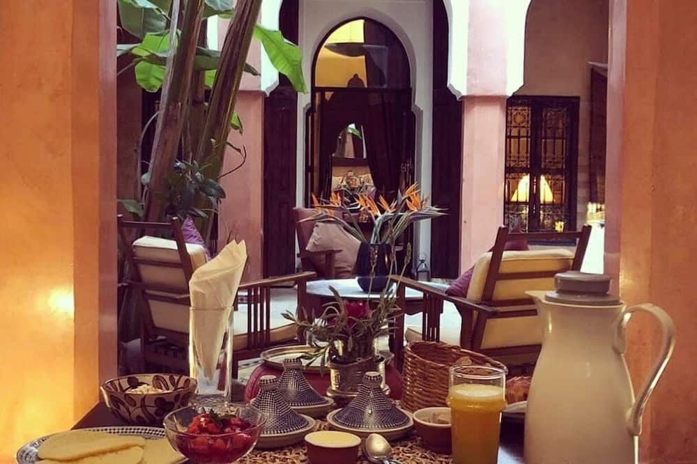 مطعم