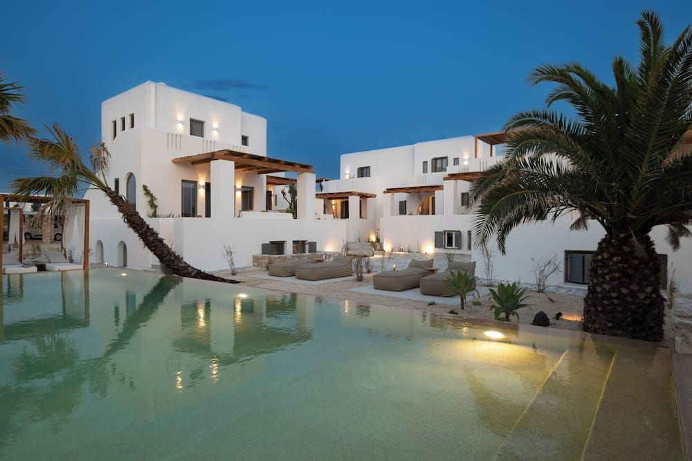 حوض السباحة