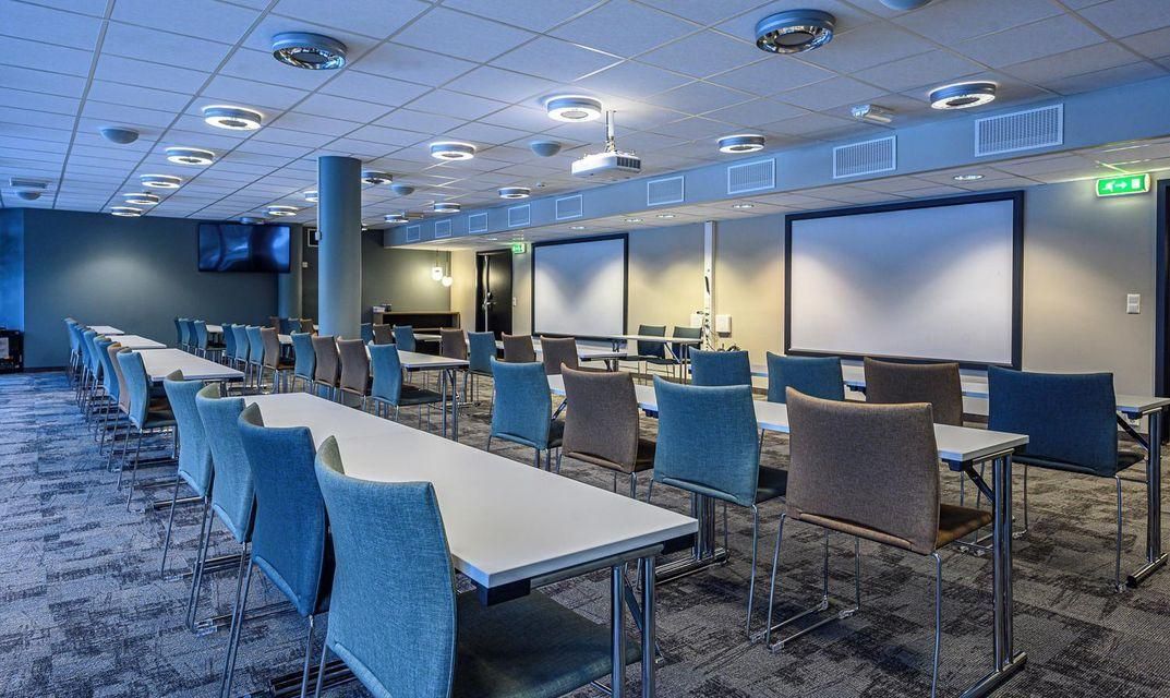 غرفة الاجتماعات