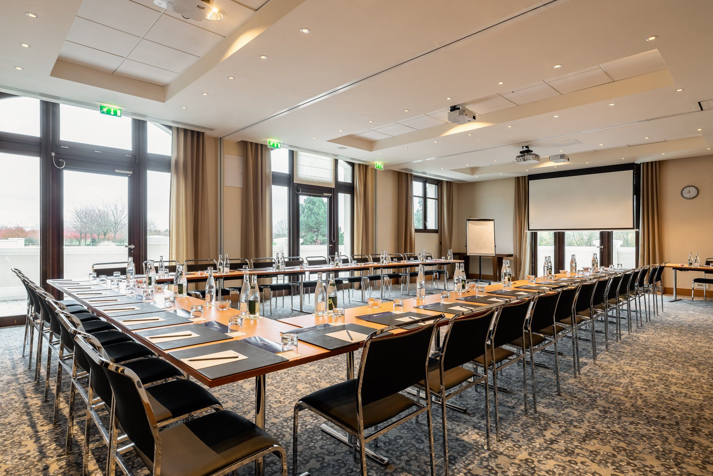 غرفة الاجتماعات