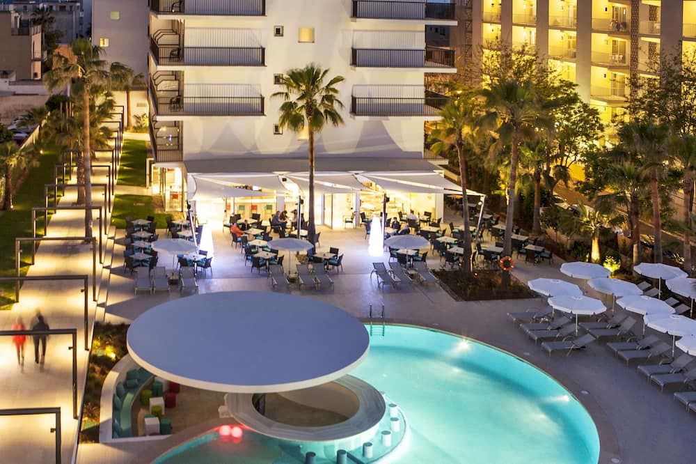 حوض السباحة صورة