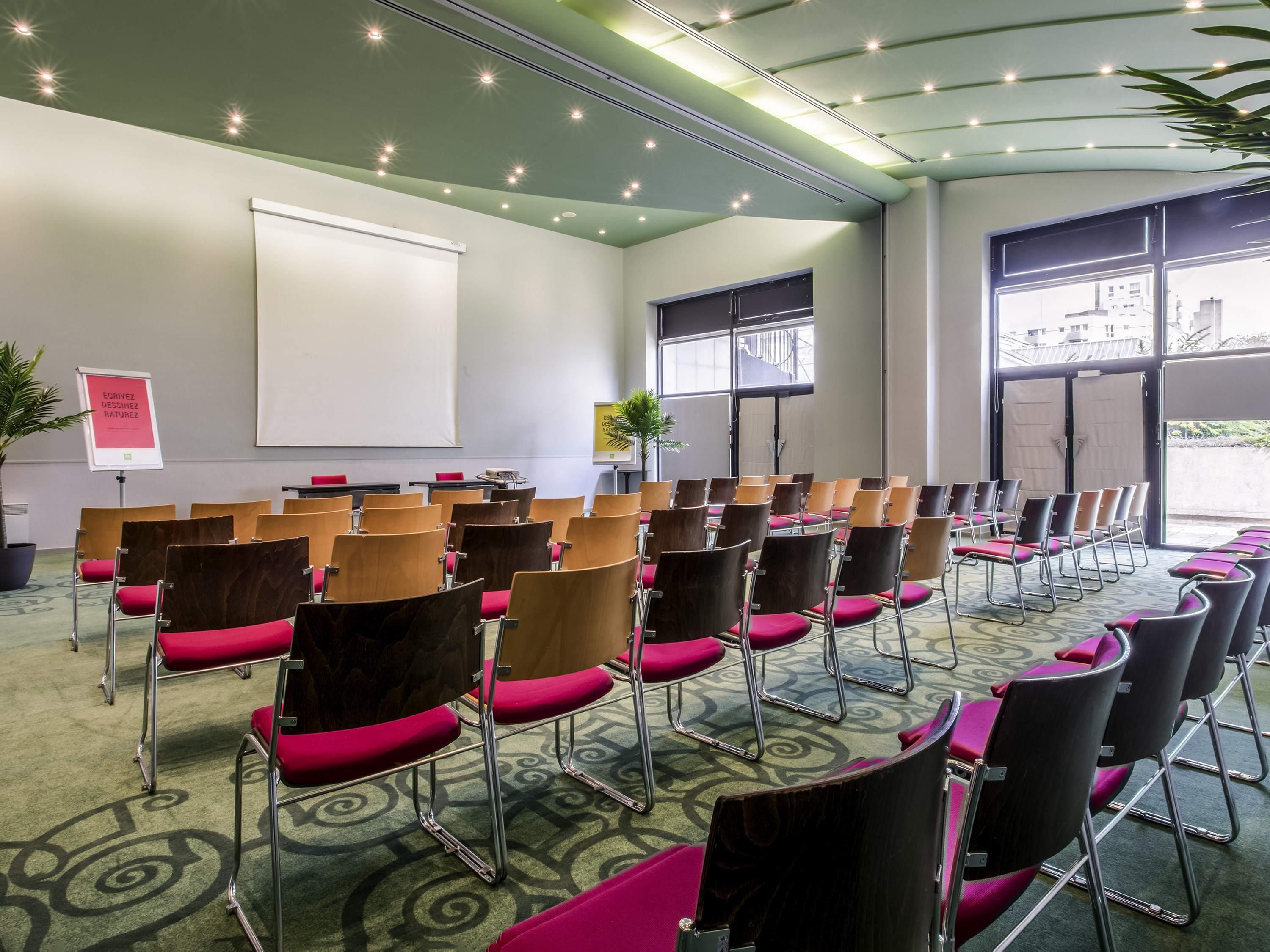 غرفة الاجتماعات