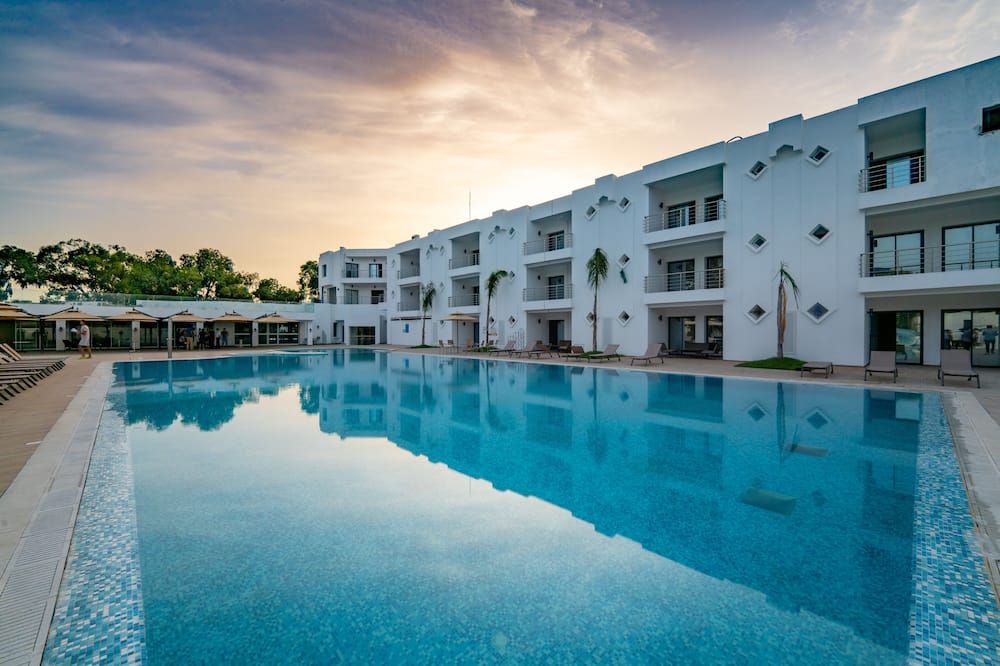 حوض السباحة صورة