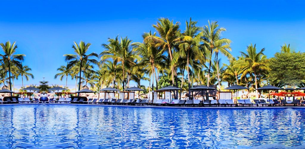 حوض السباحة