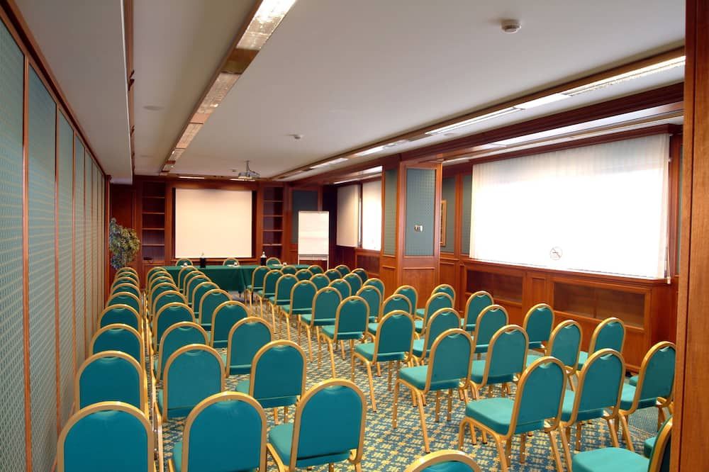 غرفة الاجتماعات