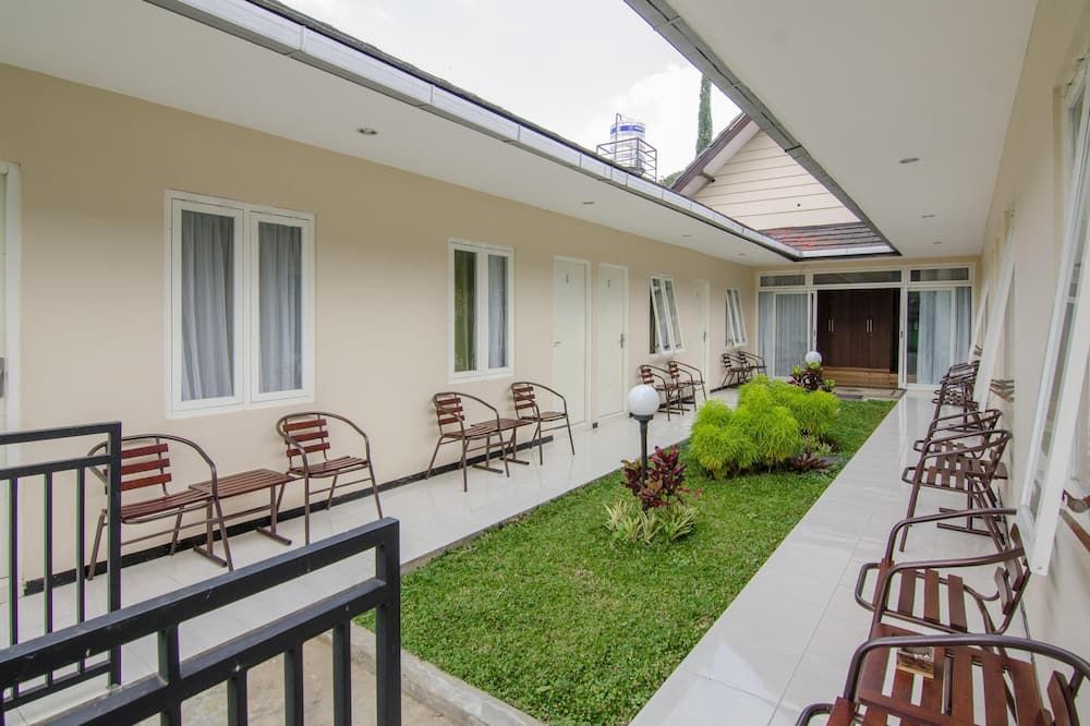 شرفة مرصوفة