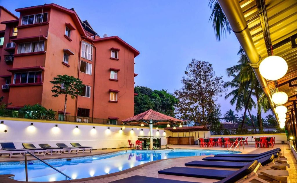 حوض السباحة