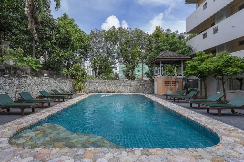 حوض السباحة صورة