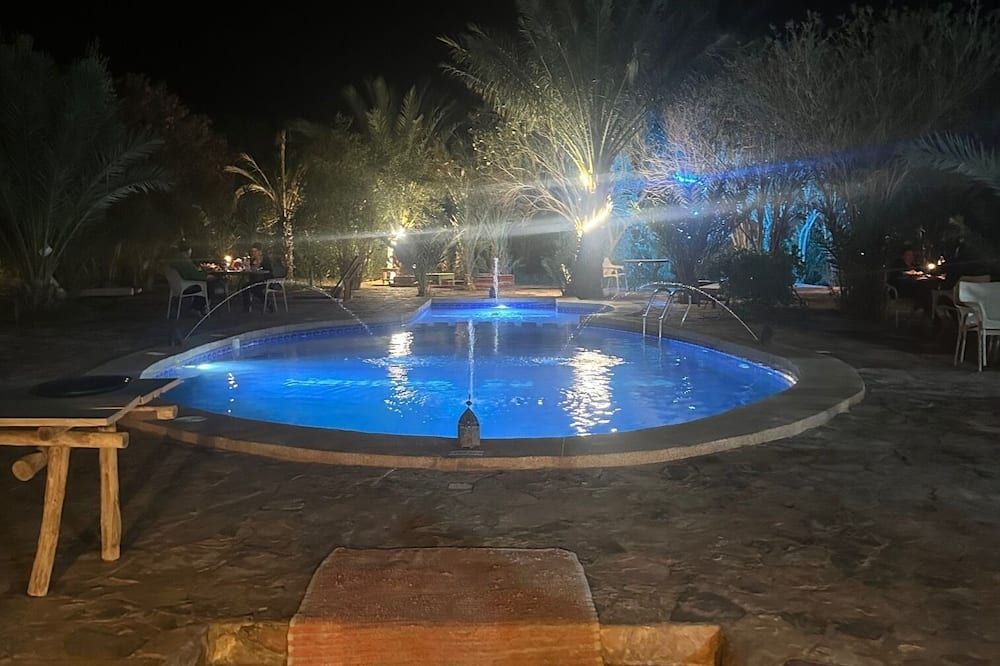 حوض السباحة صورة