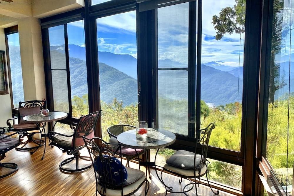 غرفة طعام صورة