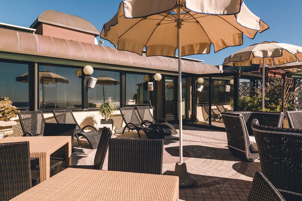 شرفة مرصوفة