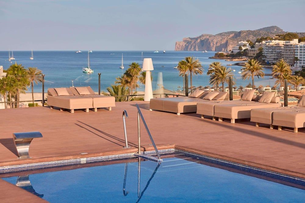 حوض السباحة