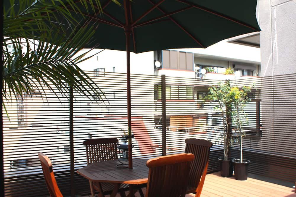 شرفة مرصوفة