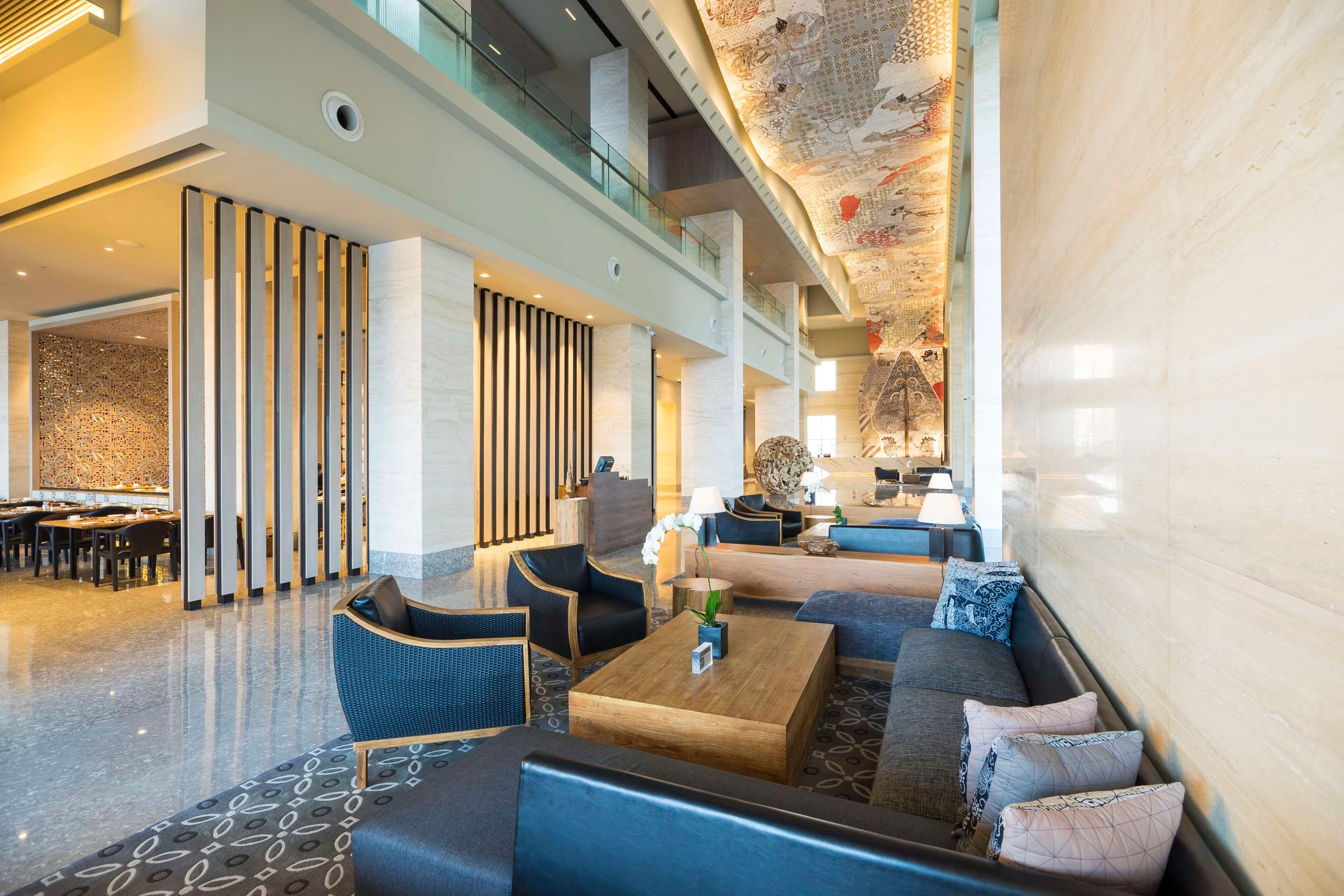 حوض السباحة