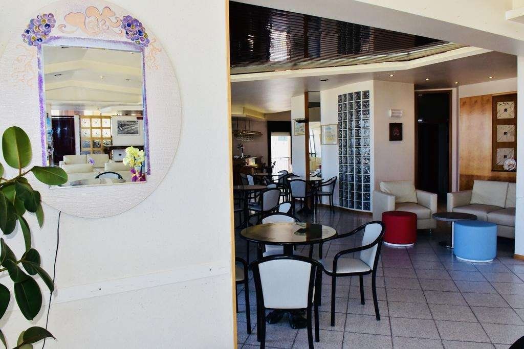 مطعم