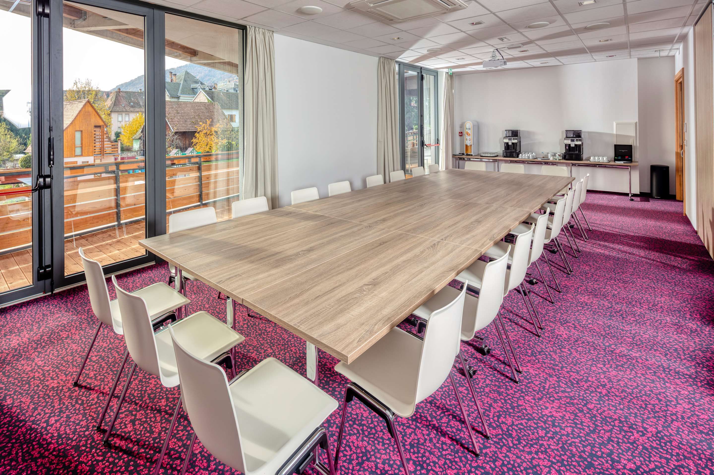 غرفة الاجتماعات