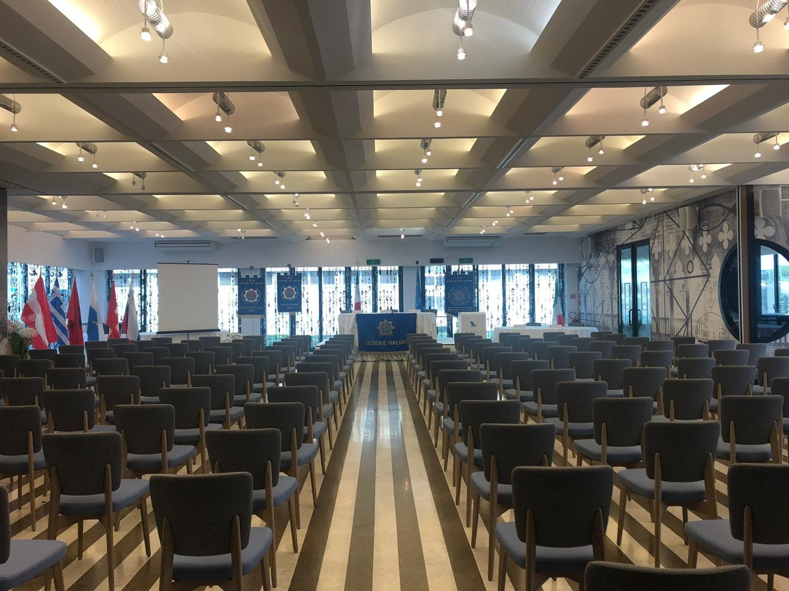 غرفة الاجتماعات