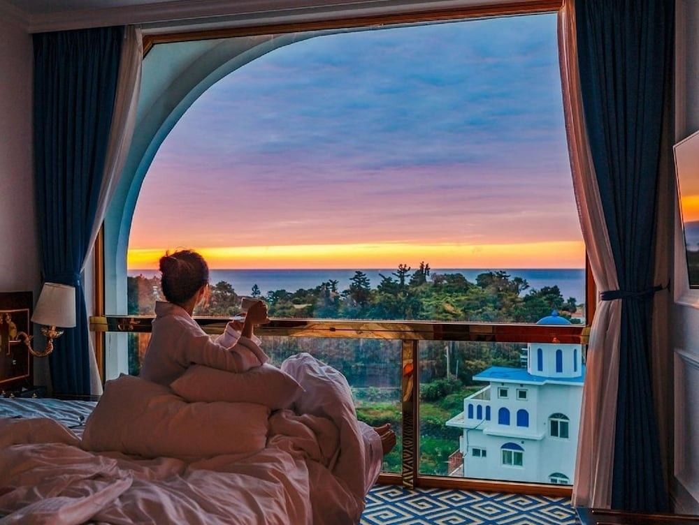 حوض السباحة