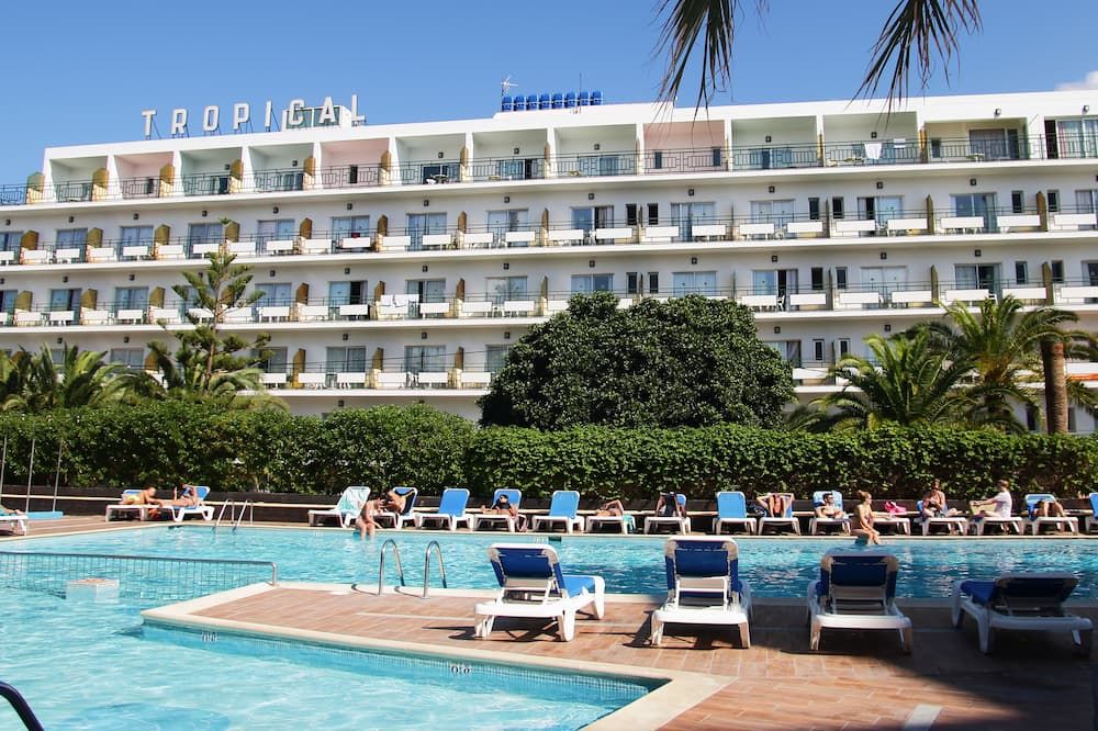 حوض السباحة