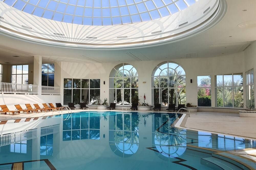 حوض السباحة صورة