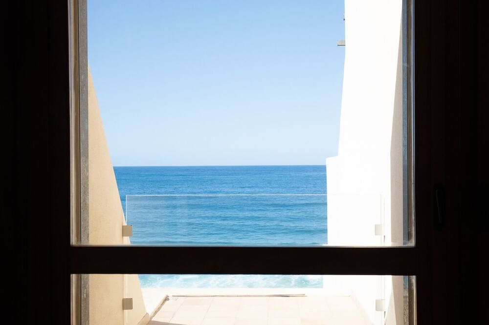 حوض السباحة