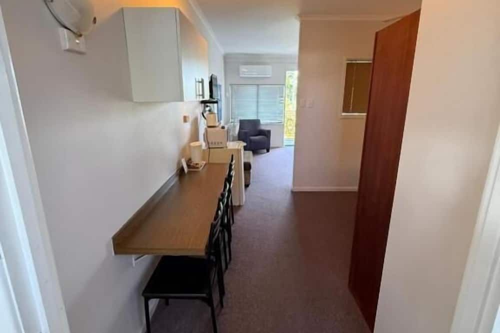 آخر