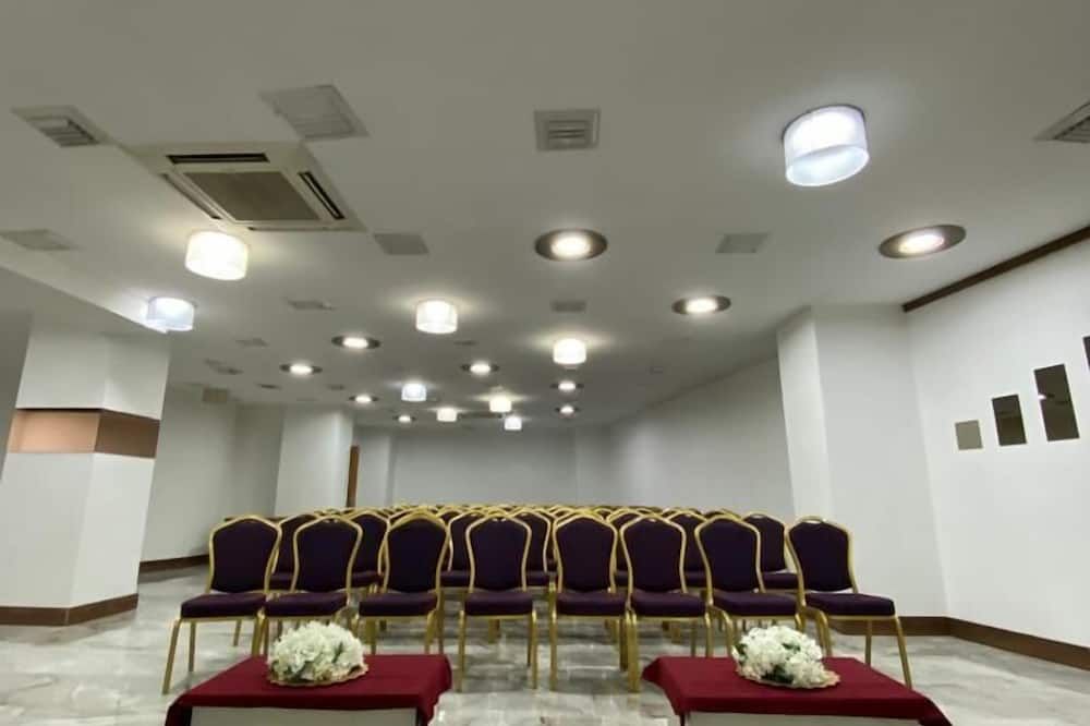 غرفة الاجتماعات