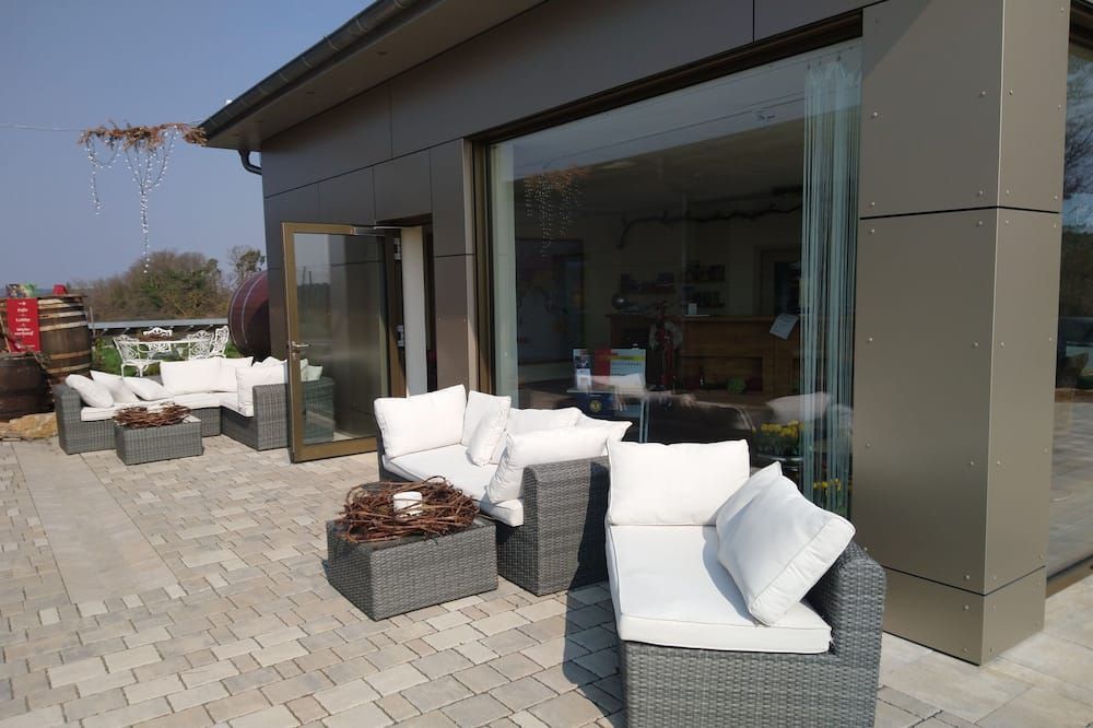 شرفة مرصوفة