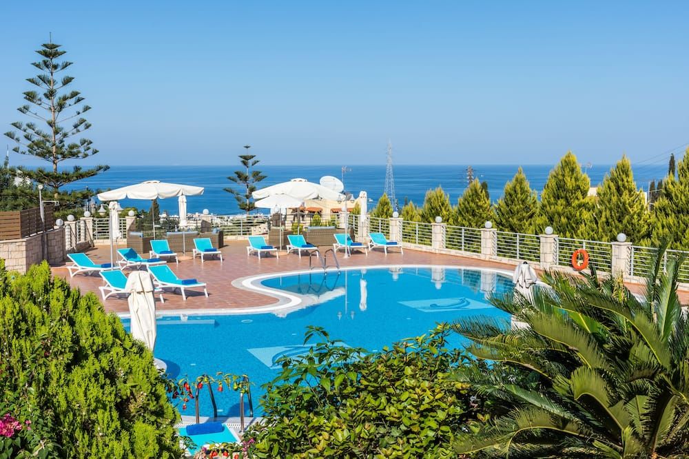 حوض السباحة صورة