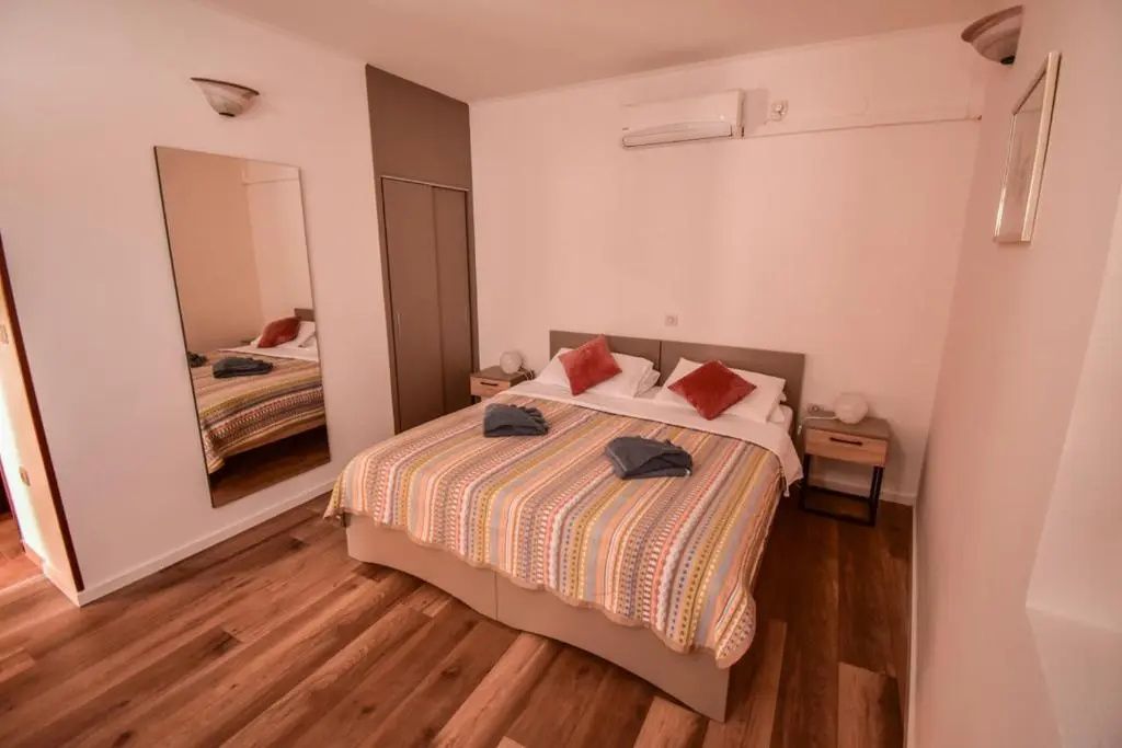 آخر