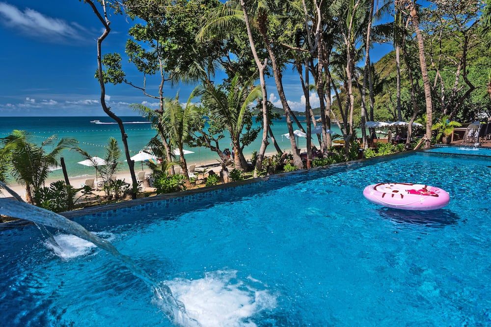 حوض السباحة