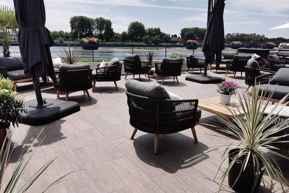 شرفة مرصوفة