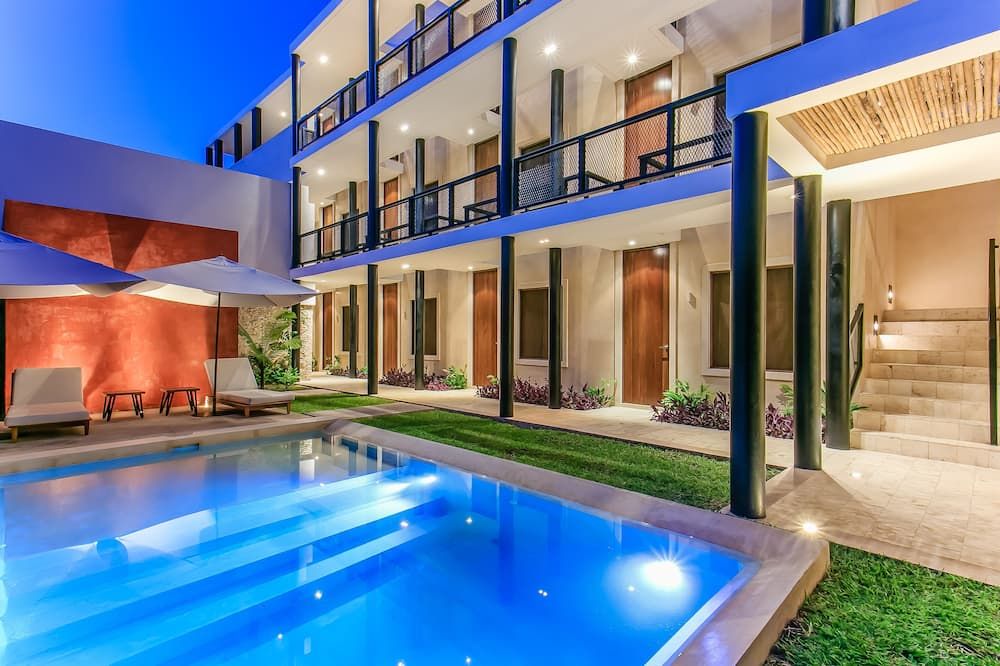 حوض السباحة صورة