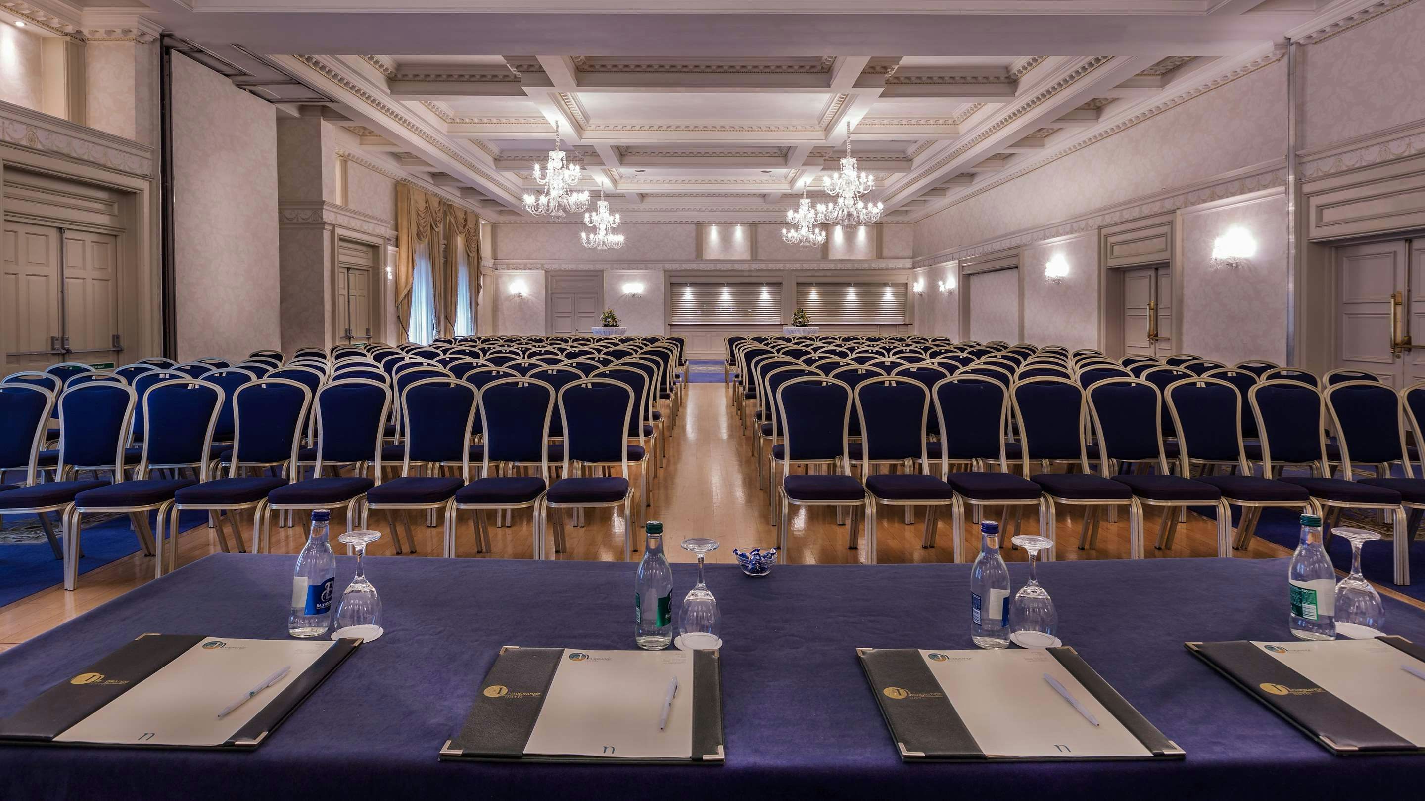 غرفة الاجتماعات