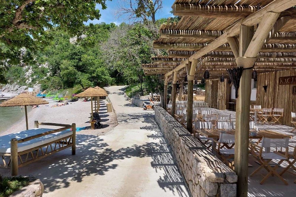 شرفة مرصوفة