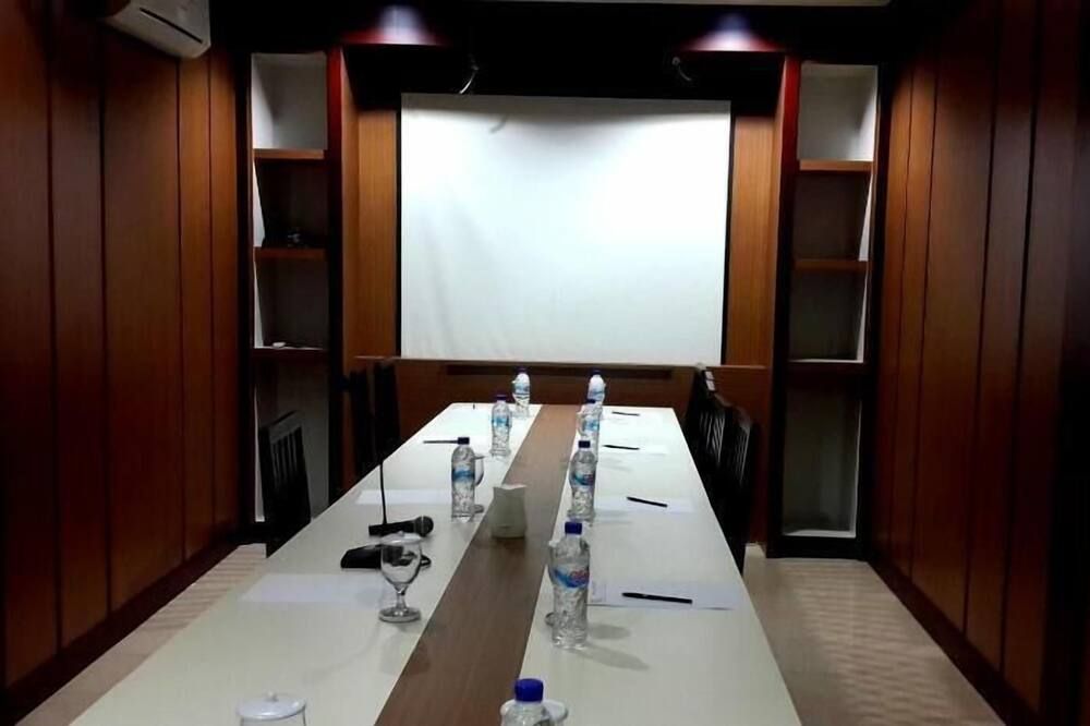 غرفة الاجتماعات