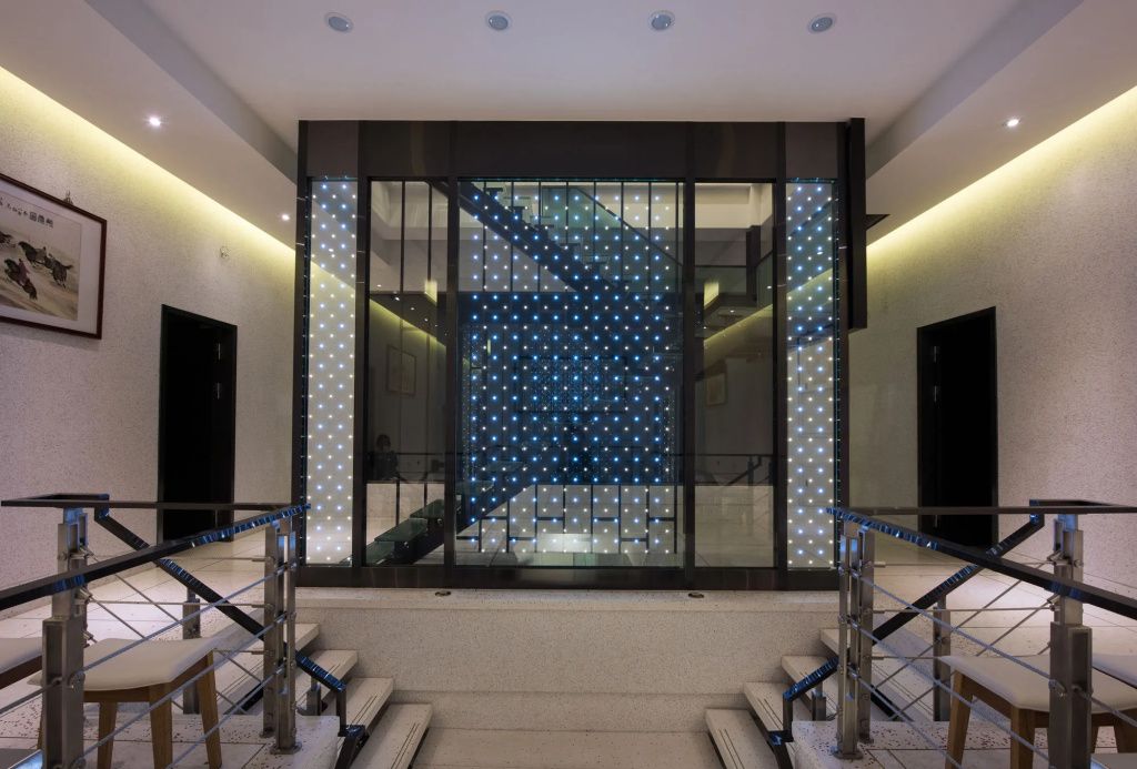 آخر