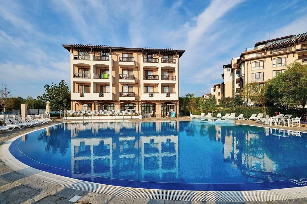 حوض السباحة صورة