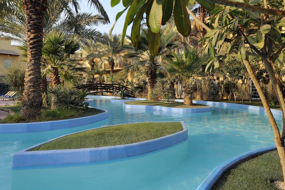 حوض السباحة صورة