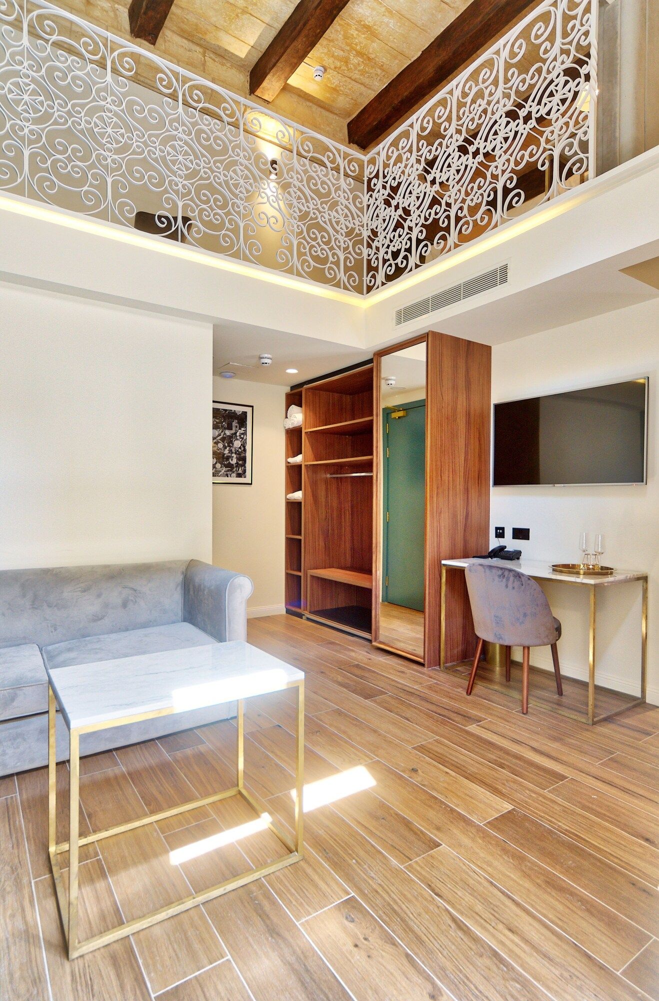 آخر