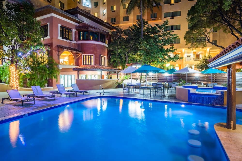 حوض السباحة صورة