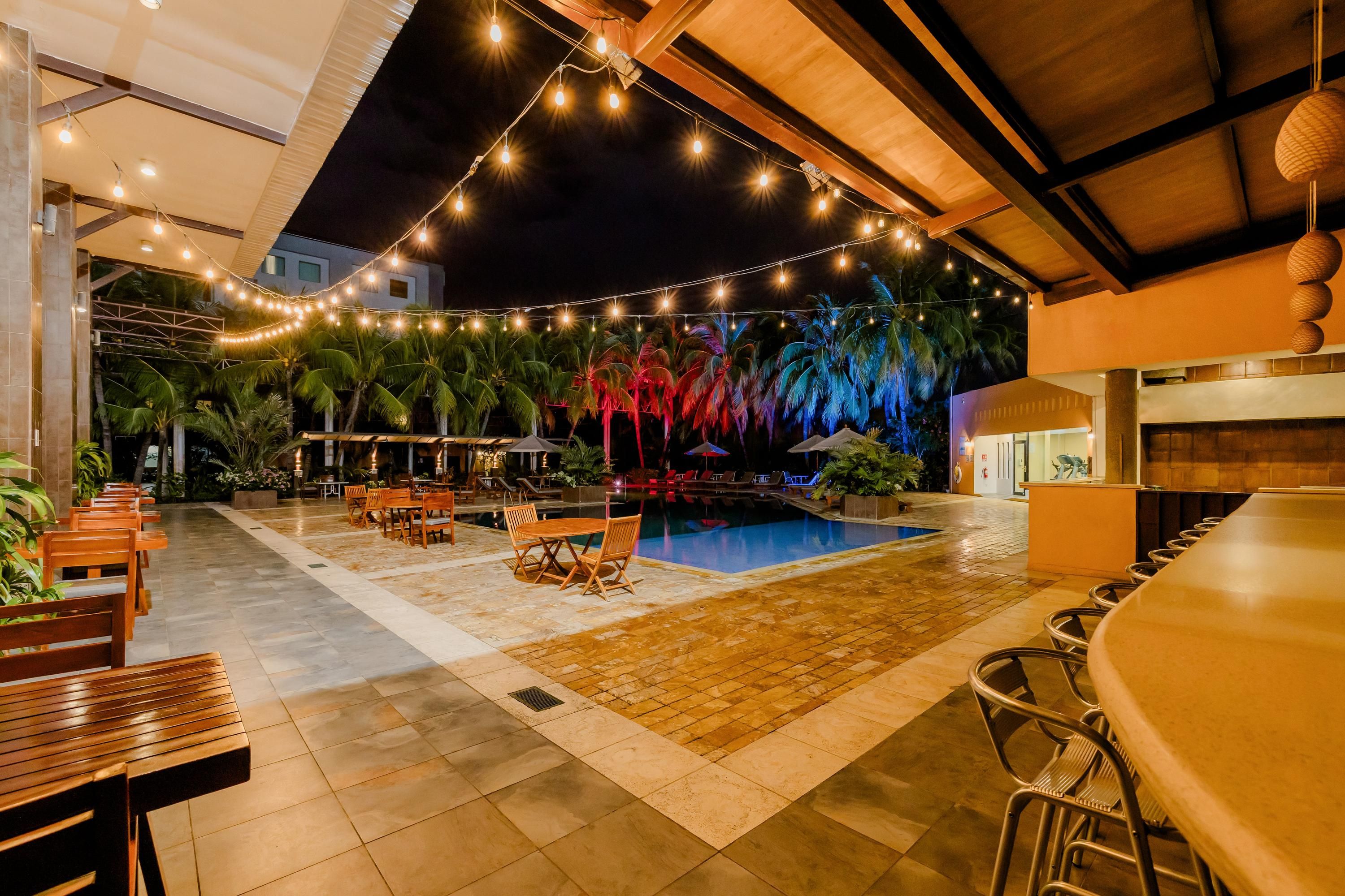 حوض السباحة