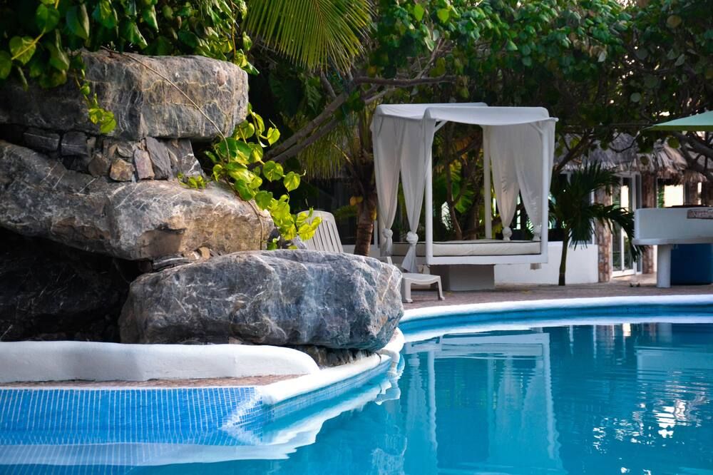 حوض السباحة صورة