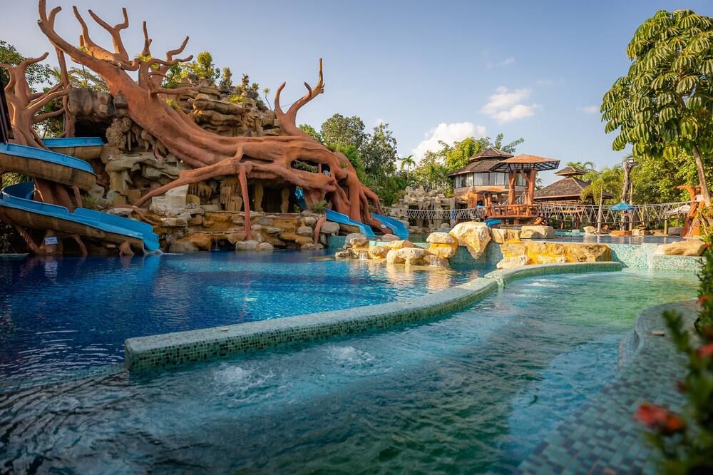 حوض السباحة صورة