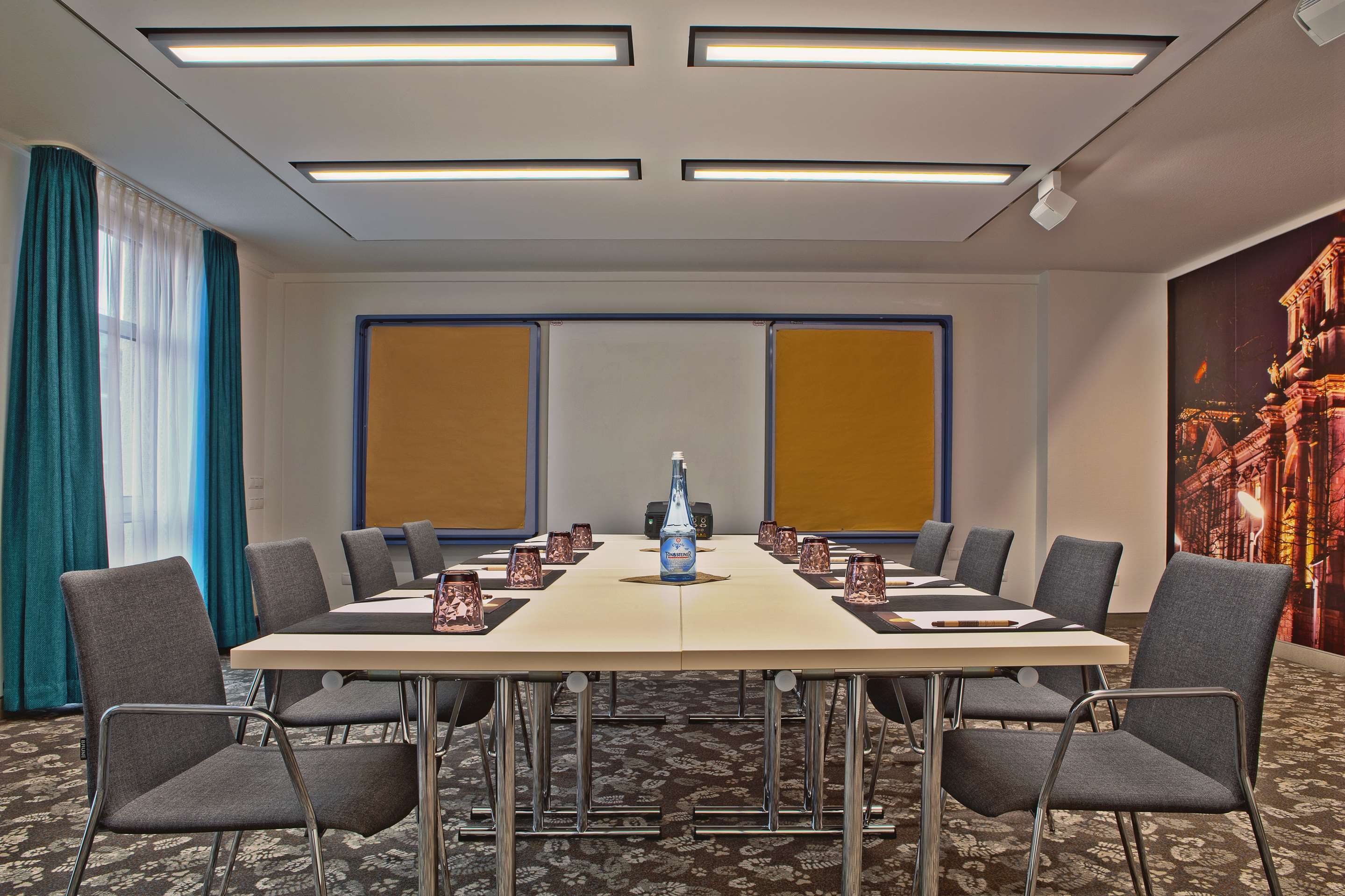 غرفة الاجتماعات