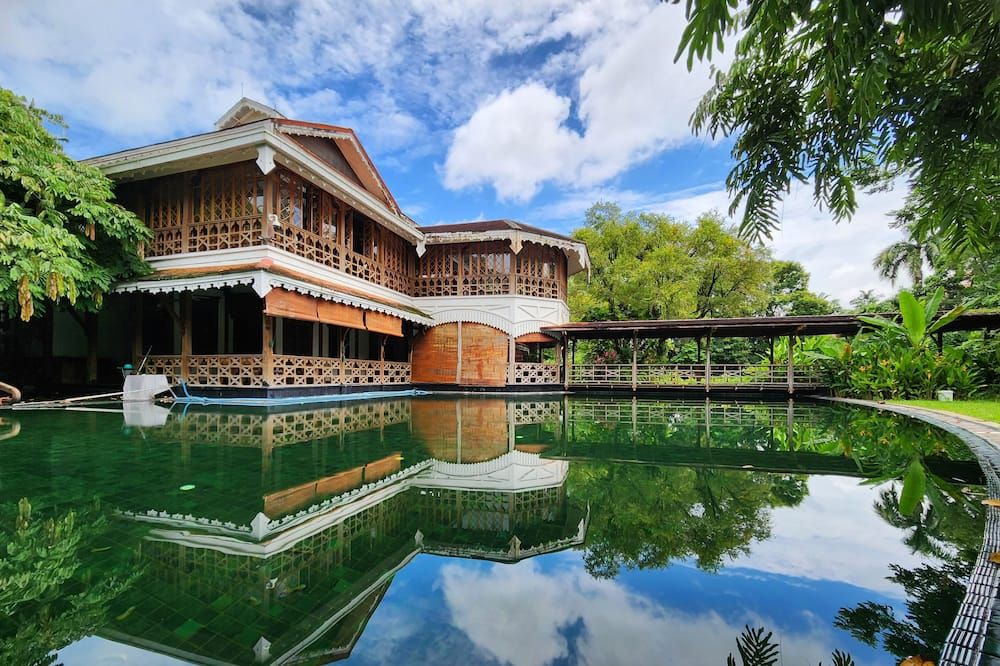 حوض السباحة صورة