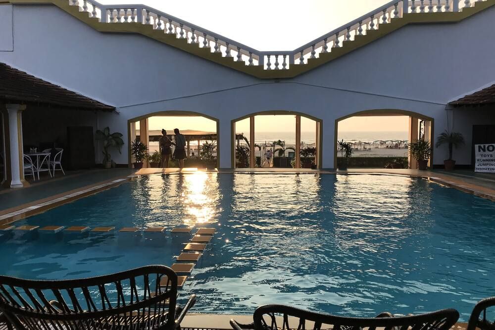 حوض السباحة صورة