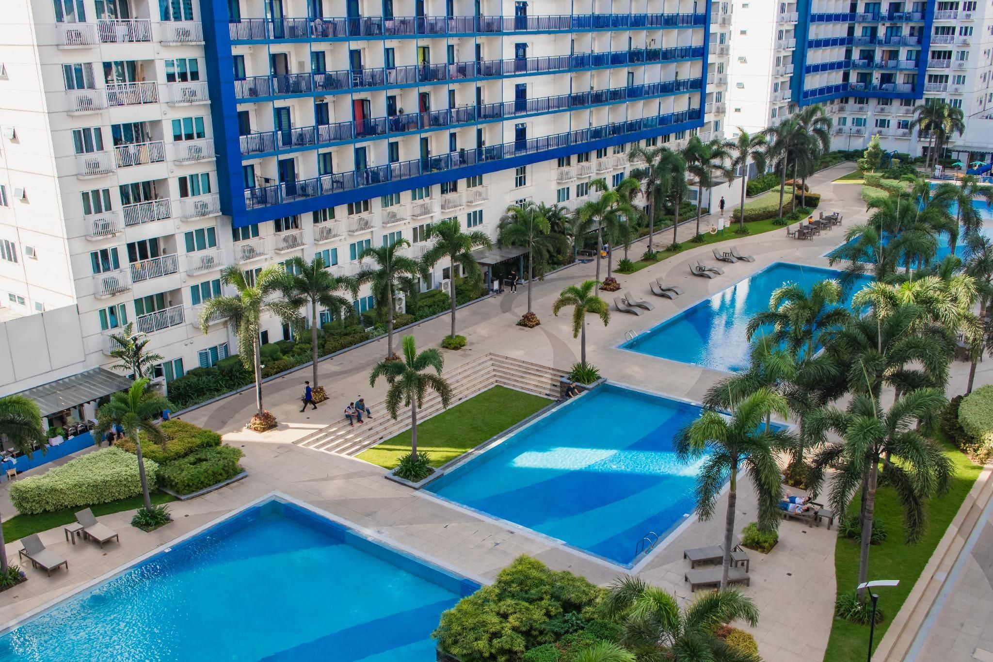 حوض السباحة