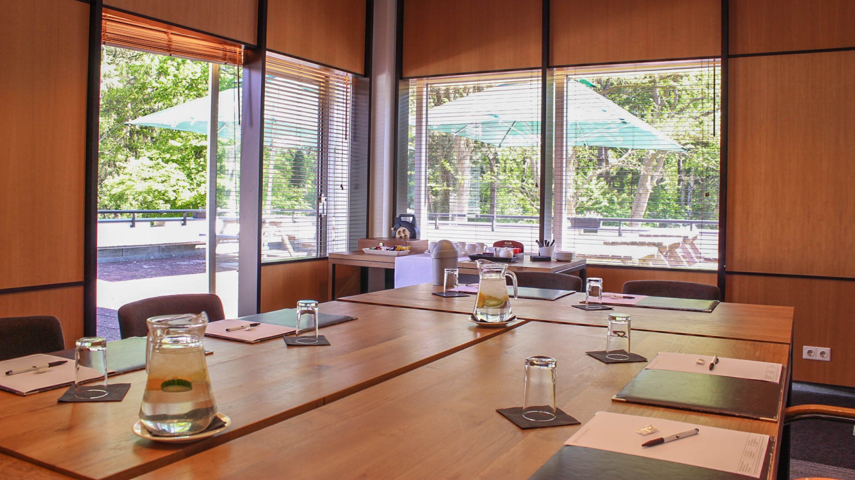 غرفة الاجتماعات