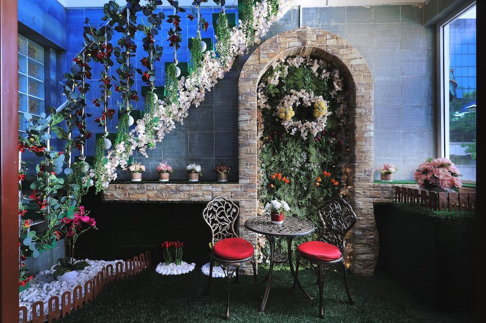 شرفة مرصوفة